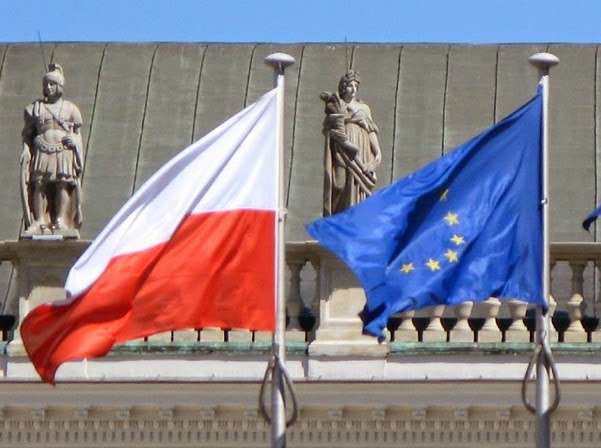 Polish and Eu Flags - Photo credit: Pawel Kabanski / Foter / Creative Commons Attribution-ShareAlike 2.0 Generic (CC BY-SA 2.0)
